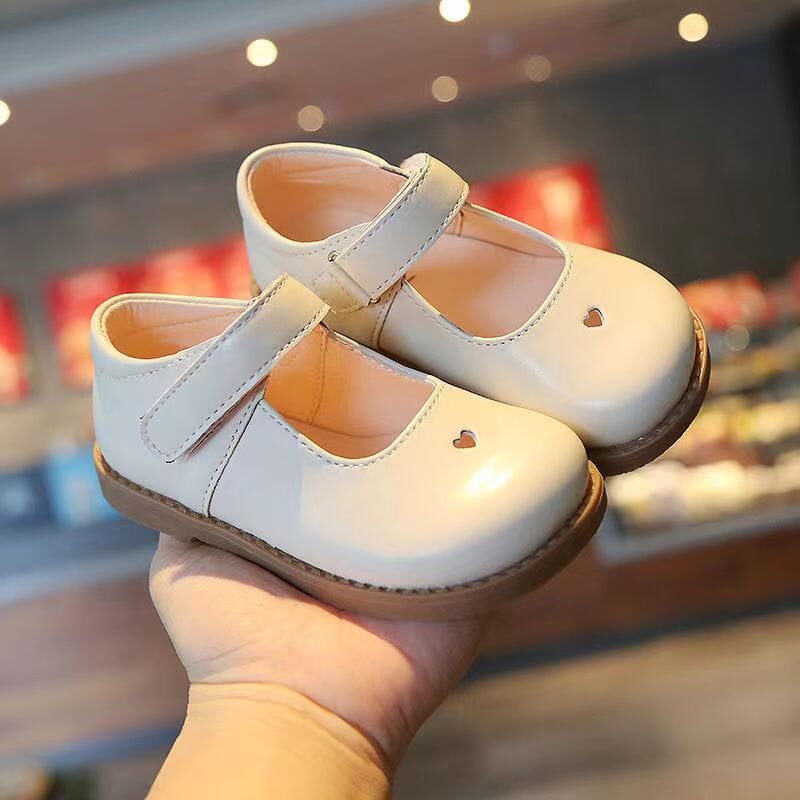 Sapato Infantil Feminino Fivela Coraçãozinho
