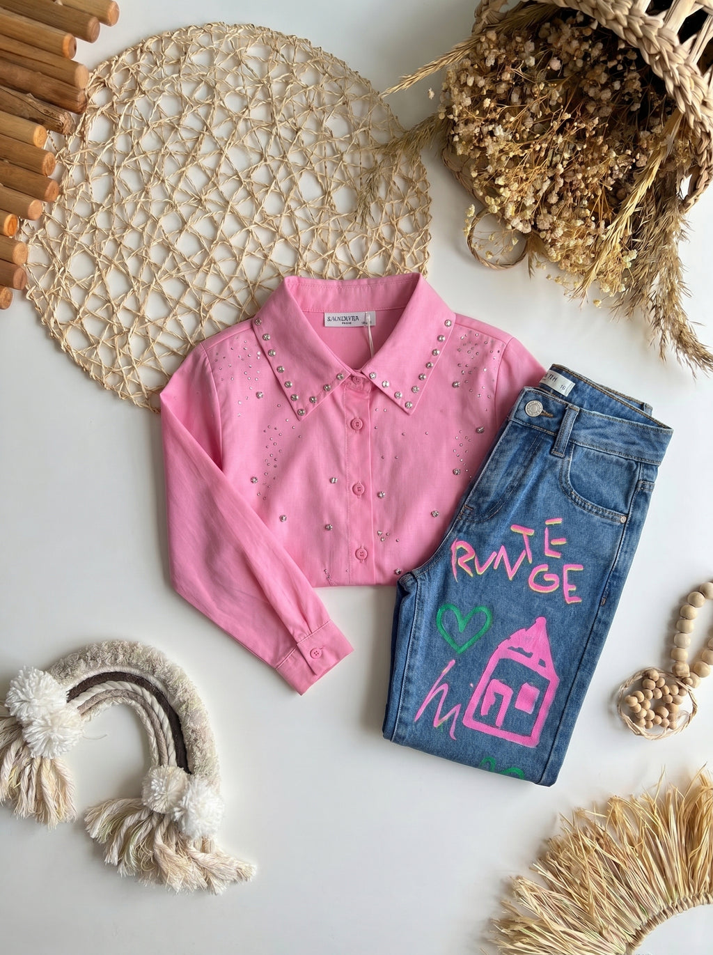 Conjunto Infantil Menina Camisa Strass Rosa e Calça Jeans Graffiti com Cinto